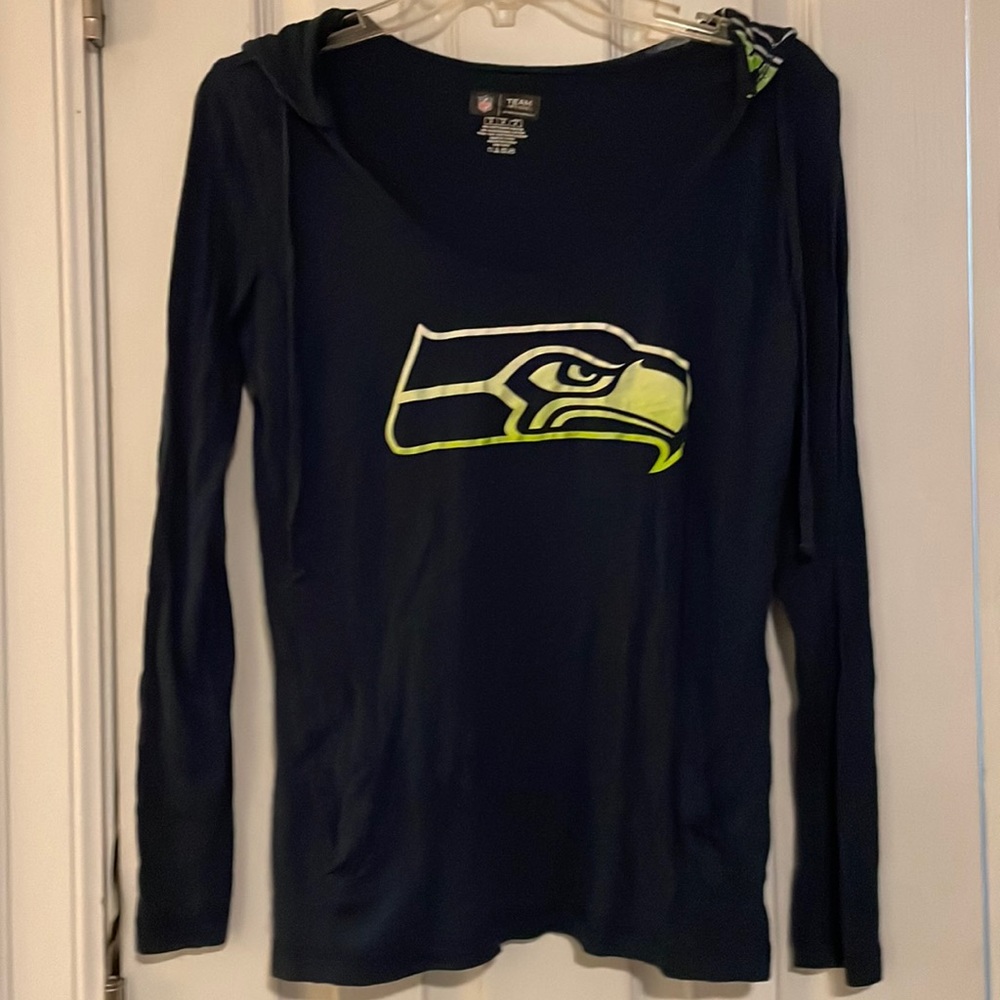Thin Seahawks hoodie with front pockets